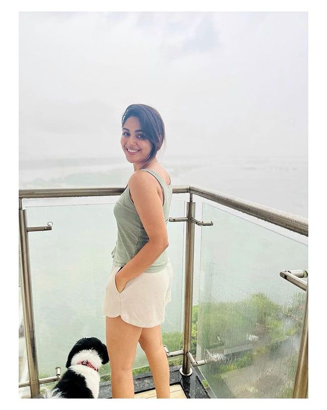 Samyuktha Menon Staggering Poses At Gym